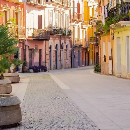 Rosso Buoni E Cattivi Appartamento